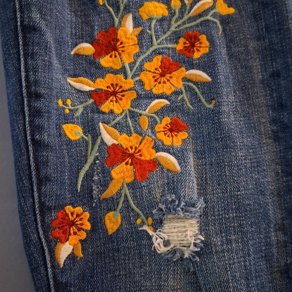 Anthropologie Pilcro Slim Boyfriend Floral Embroidered Distressed Jeans 25 Boho - Picture 15 of 16